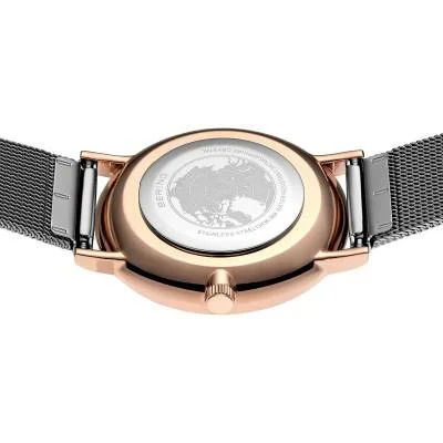 Bering damklocka med graveringsplatta i silver på roséguldpläterat hölje, Milanese-armband