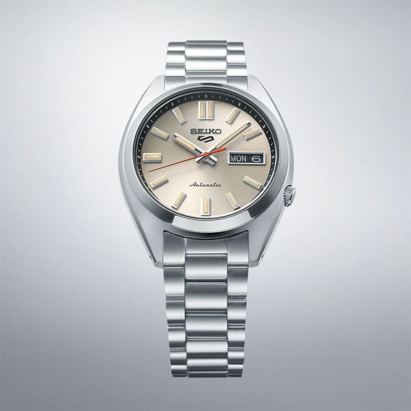 Seiko 5 Sports herrklocka med runt rostfritt stålhölje, beige urtavla och MON 6