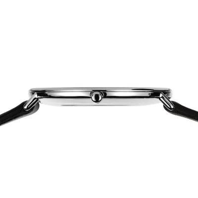 Bering Ultra Slim klocka, sidovy av boetten med krona och breda bandfästen vid armbandet