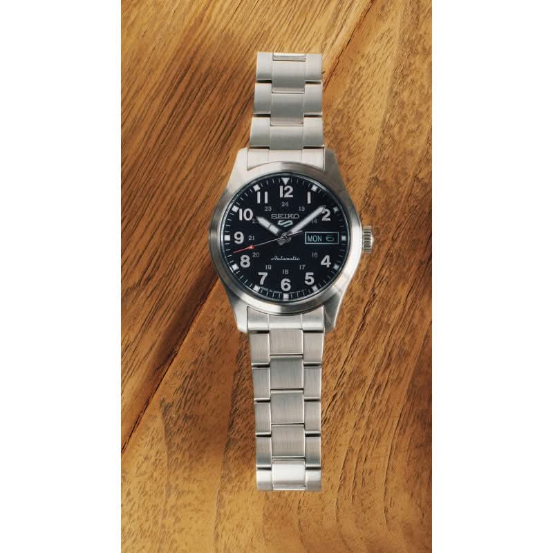 Seiko 5 Sports herrarmbandsur med svart urtavla och stållänk