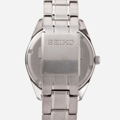 Baksida på herrarmbandsur med SEIKO-text och metallänk