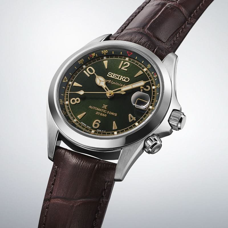 Seiko Prospex herrur med mörkgrön urtavla och brunt läderband, detalj