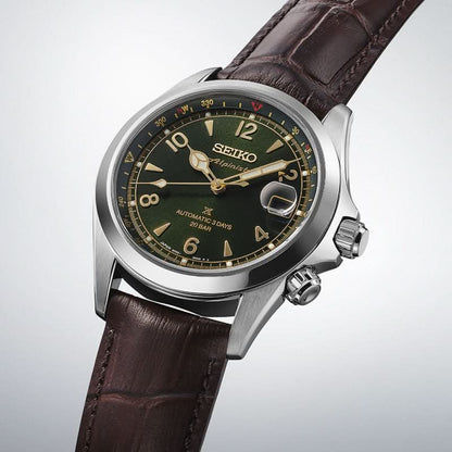 Seiko Prospex herrur med mörkgrön urtavla och brunt läderband, detalj