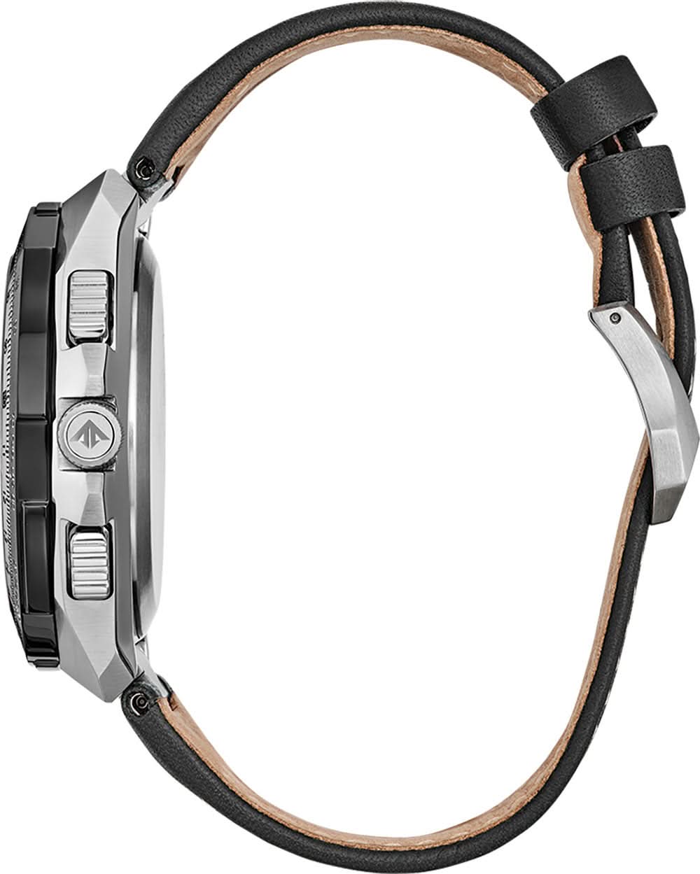 Herrarmbandsur med silverfärgat hölje och svart läderarmband, sidovy.