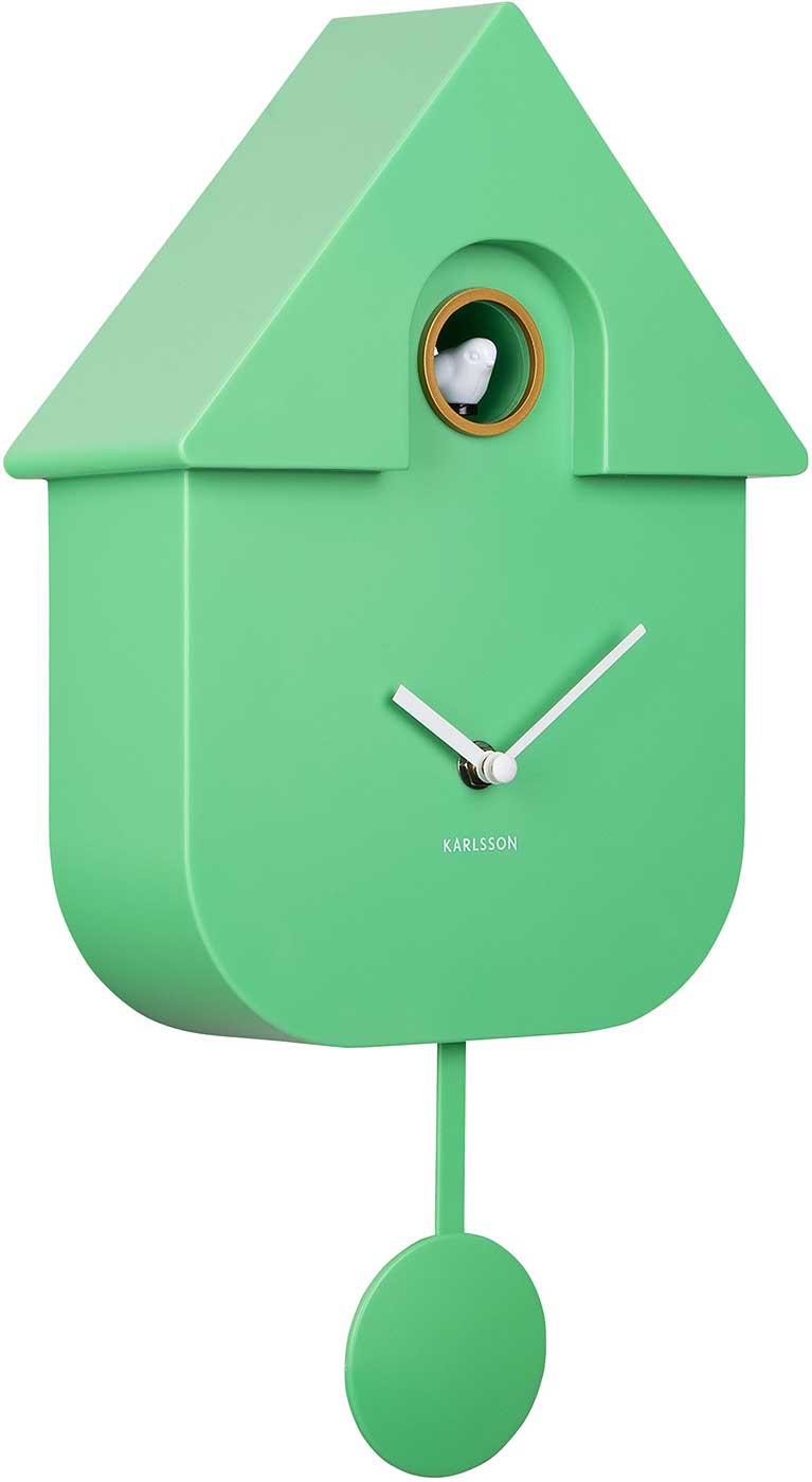 Grön väggklocka i husdesign av plast, med pendel och två visare