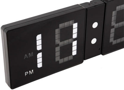 Digital väggklocka med öppen fällbar front, LED-siffror och AM/PM