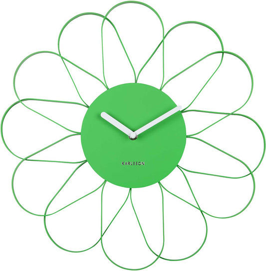 Väggklocka med grön blommig urtavla och vita visare, Karlsson-logotyp