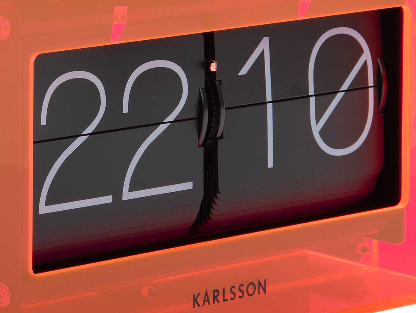 Akrylbordsklocka, orange hölje, stor flipdisplay 22 och 10 med gångjärn