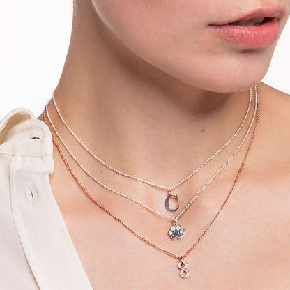 Flerradigt halsband med infinity- och fyrklöverhänge