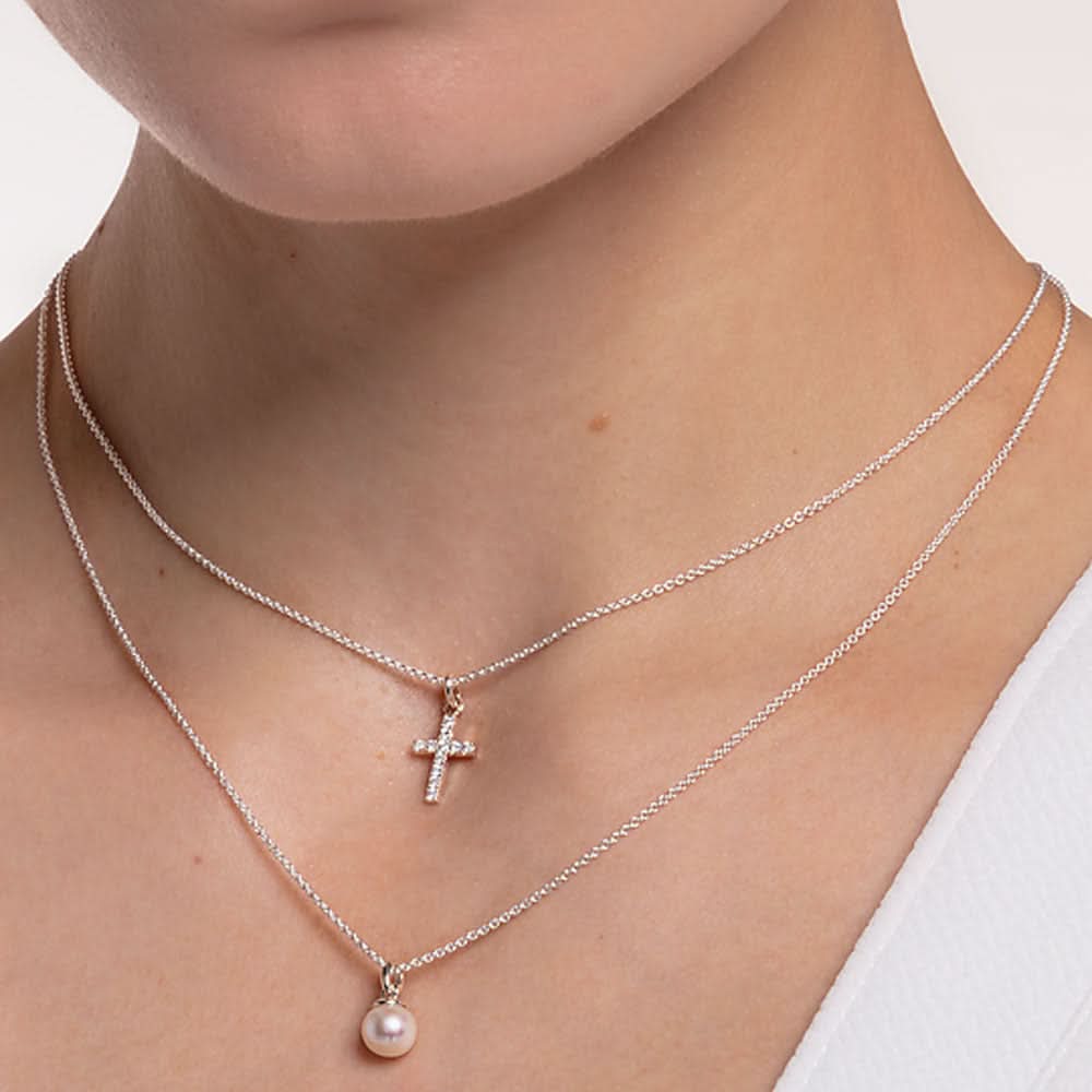Dubbel sterling silver-halsband med pärlhänge och korshänge