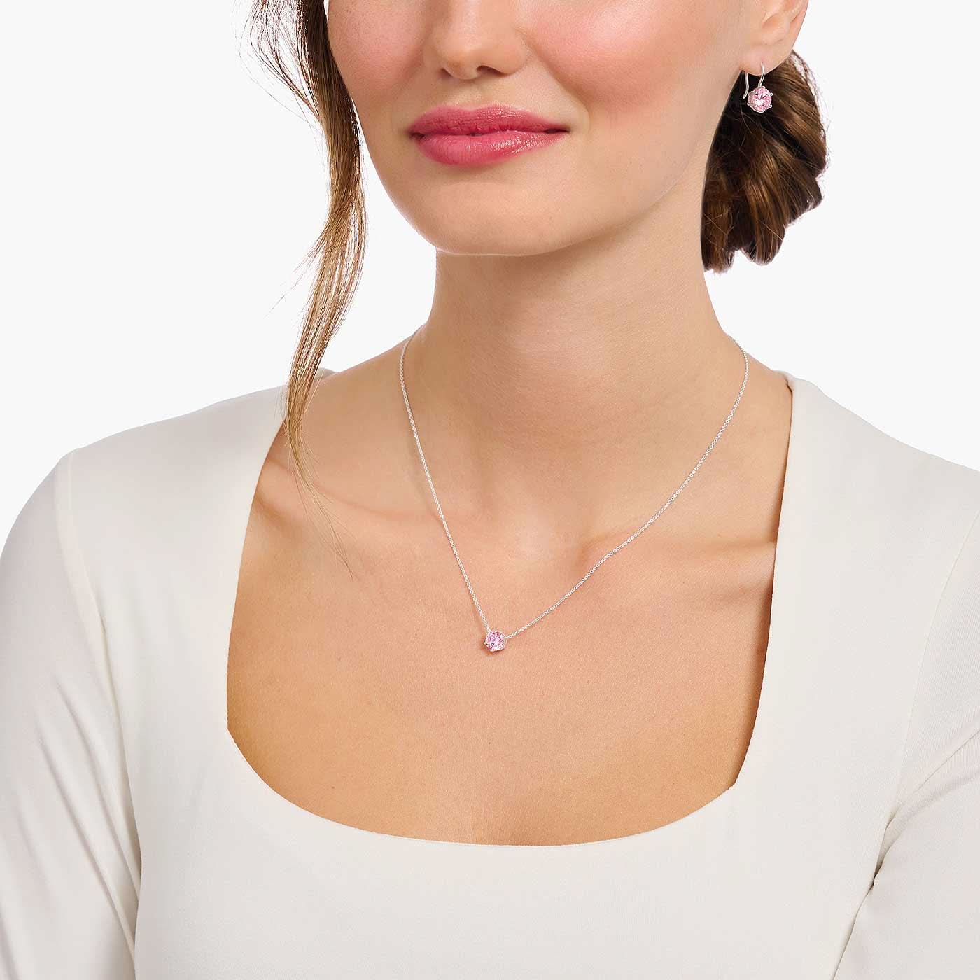 "Halsband med rosa stenberlock och smal länkkedja"