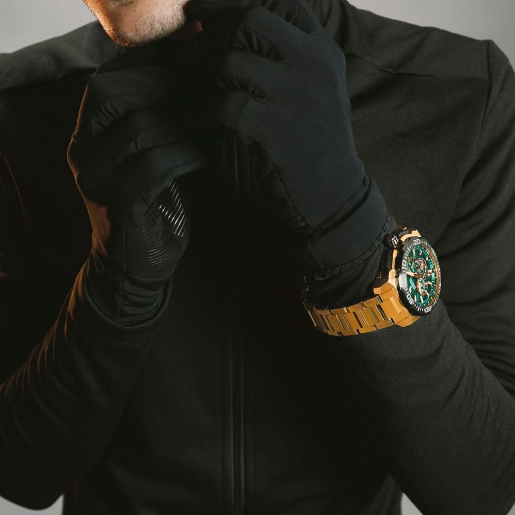 FESTINA kronografklocka på handleden med grön urtavla och guldfärgat armband