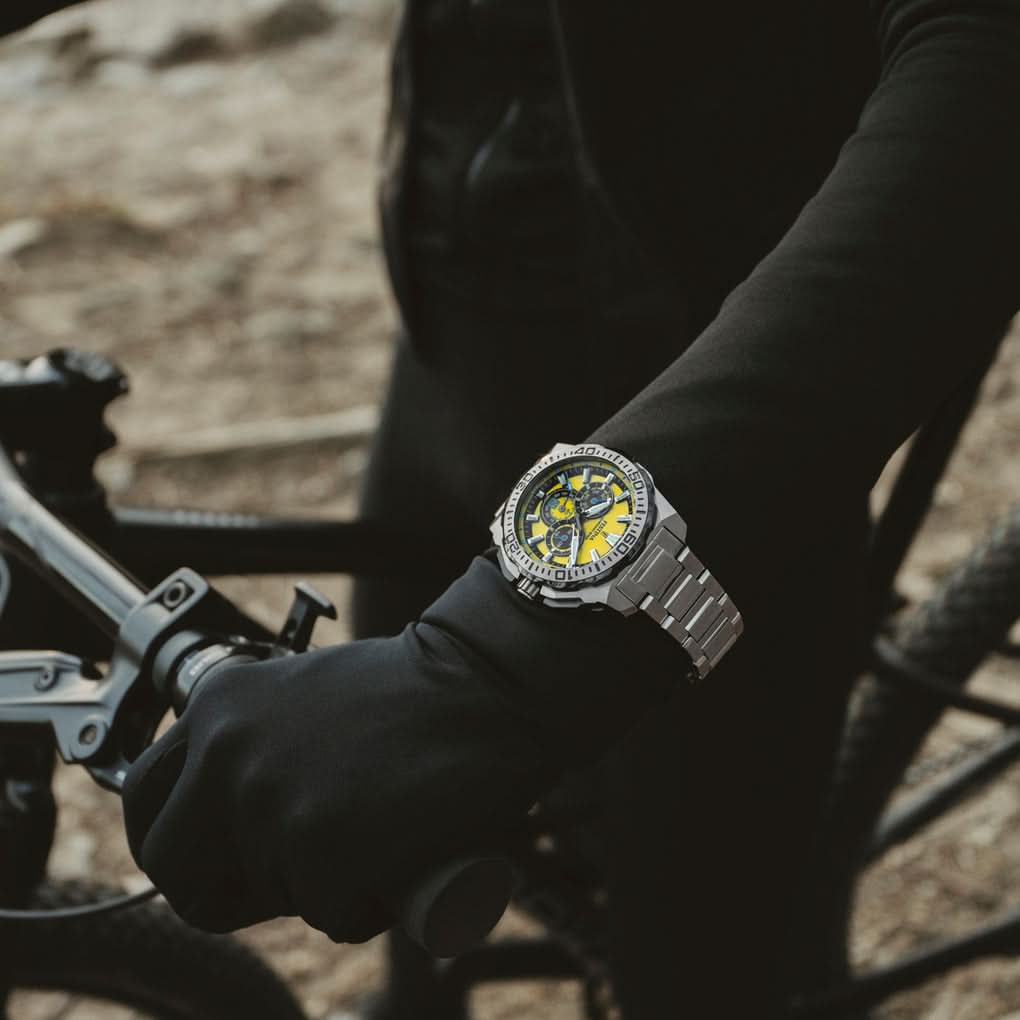 Festina sportkronograf på cykelstyre: boett i rostfritt stål med gul-blå urtavla