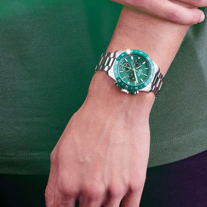 Zegarek damski Festina na nadgarstku z zieloną tarczą chronografu