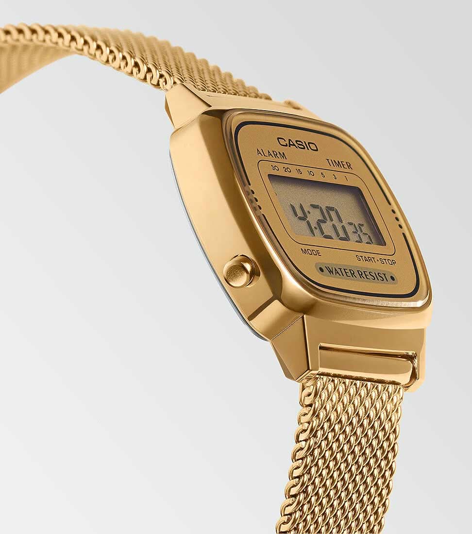 Damklocka med guldfärgat hölje och mesh-armband, sidovy med larm-/timerdisplay