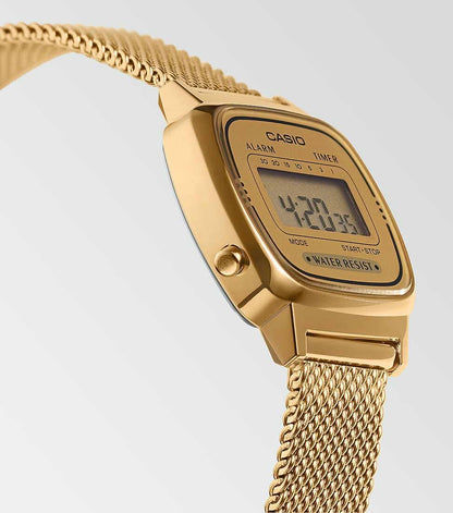 Damklocka med guldfärgat hölje och mesh-armband, sidovy med larm-/timerdisplay