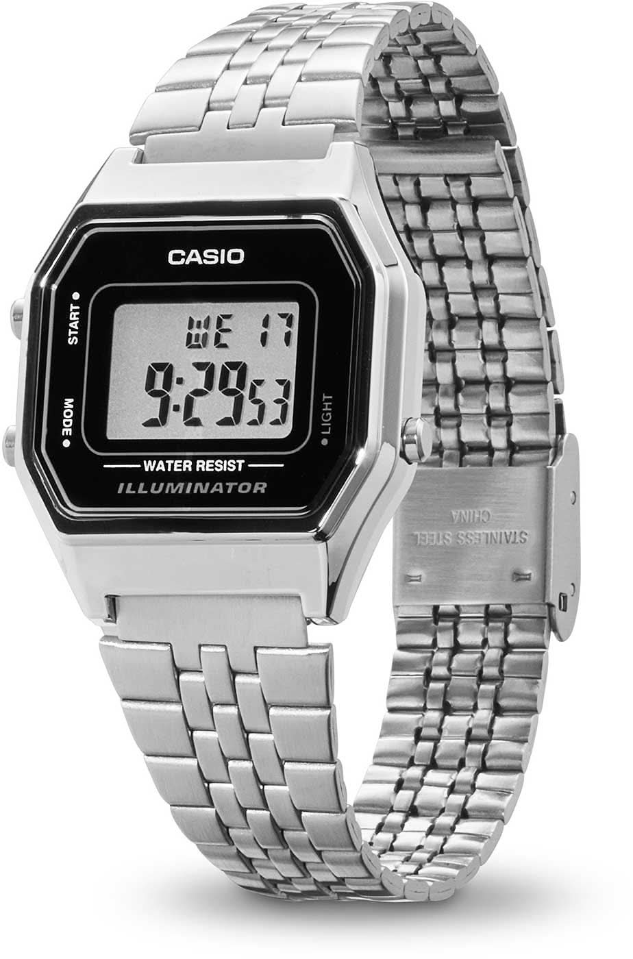 Casio digital klocka med silverfärgat metallarmband, fyrkantig urtavla och slipat boett