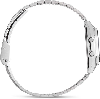 Casio digitalklocka med silverfärgat metallarmband, sidovy med funktionsknappar