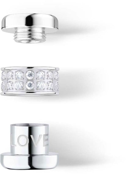 Charm i rostfritt stål med en rad av zirkonia och gravyren ”LOVE”, silverfärgad, från sidan