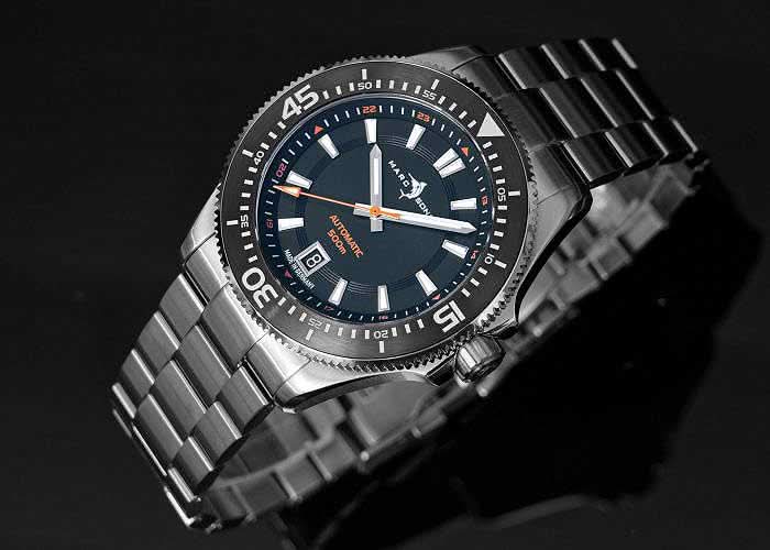 Armbandsur för herrar med mörk urtavla, blå detaljer och rostfritt stålarmband