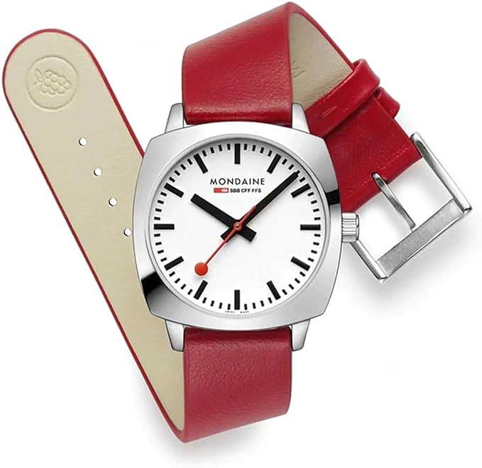Damklocka med rött armband, silverfärgat spänne och rund vit urtavla