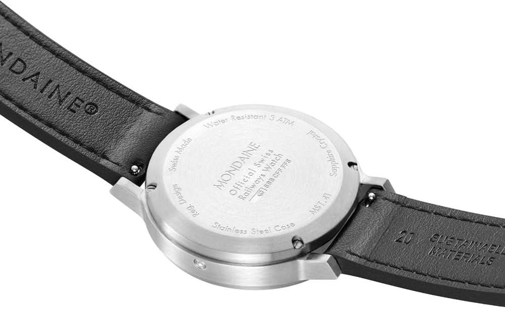 Mondaine Stop2Go-klocka baksida med svart läderarmband och silverfärgat hölje