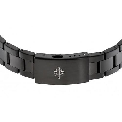 Herrarmbandsur: svart spänne med MasterTime radiologotyp på armband i metall