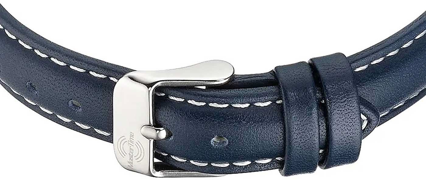 Damarmband: blått läder med metallspänne och vita dekorsömmar