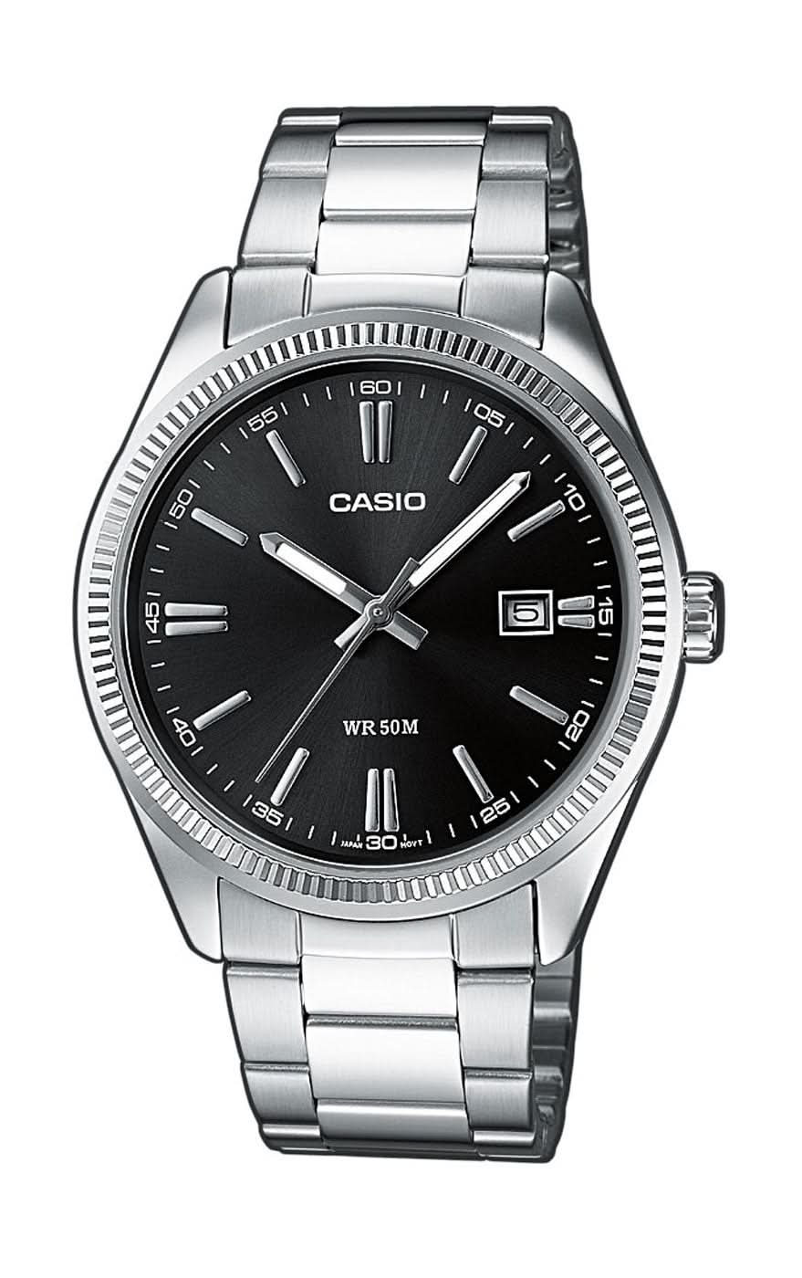 Casio herrklocka med svart urtavla och silverfärgat metallarmband, analog