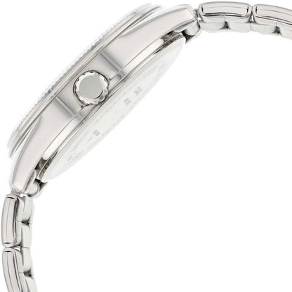 Sidovy av armbandsur med silverfärgat rostfritt stålboett och krona, länkarmband