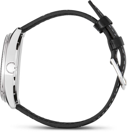 Herrklocka med svart läderarmband och silverfärgat hölje, sidovy