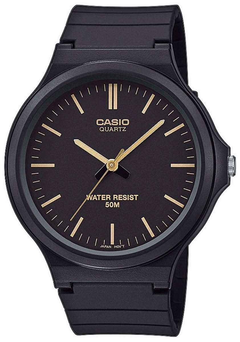Casio herrklocka: svart urtavla, guldfärgade index, svart armband.