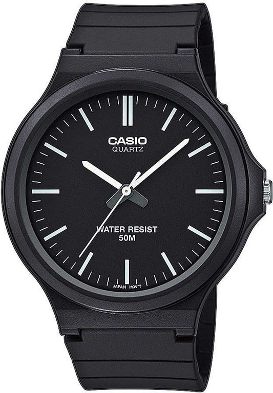 Herrarmbandsur: svart urtavla, svart band, Casio-logotyp, Water Resist 50M