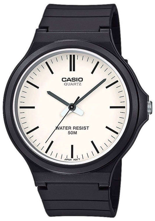 Casio Quartz-herrur med svart silikonband, runt boett och vit urtavla
