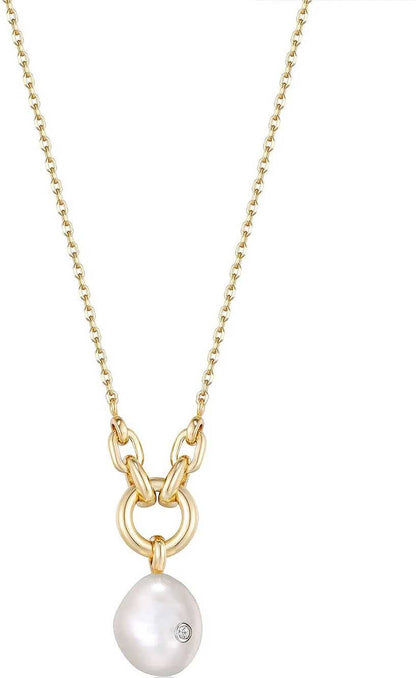 "Gyllene halsband med pärlhänge och dubbel ringdetalj"
