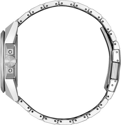 Herrarmbandsur, sidovy med silverfärgat hölje och länkarmband i metall.
