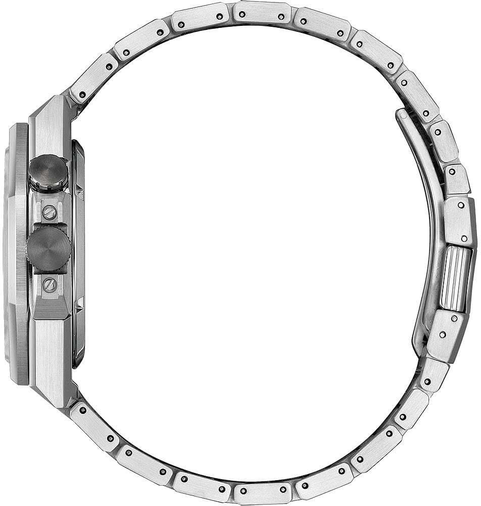Herrarmbandsur, armband i silverfärgat rostfritt stål, sidovy med krona och knappar