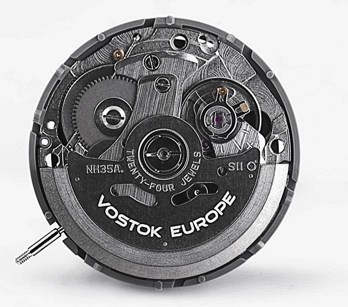 Automatisk herrklocka med demonstrationsbaksida, Vostok Europe-tryck på metallboetten