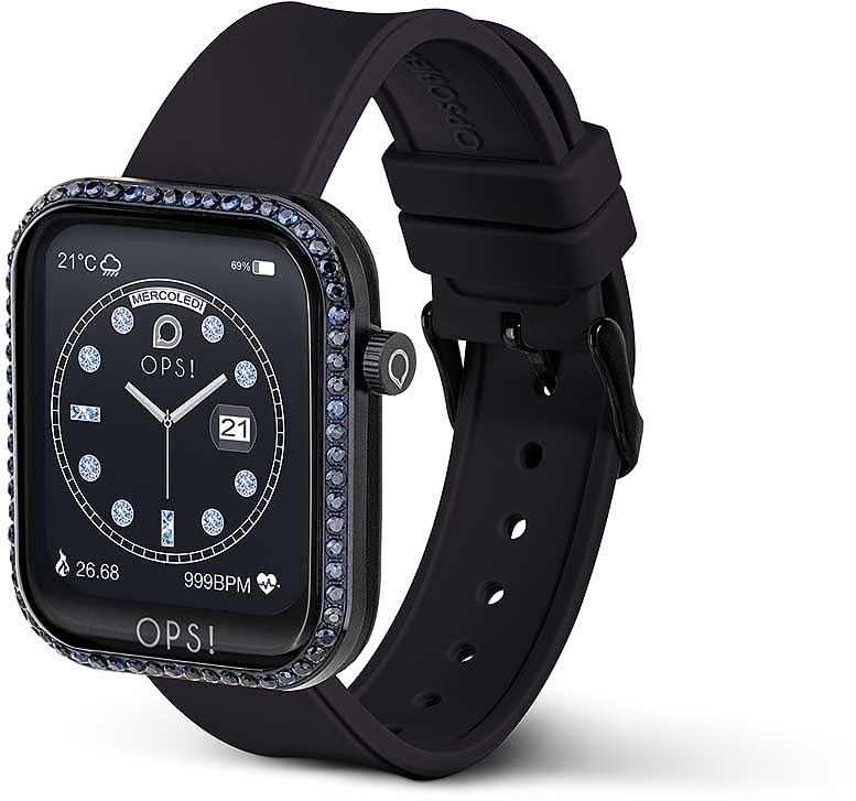 "Smartklocka med svart silikonarmband, sidoknapp och blå dekorerad ring."