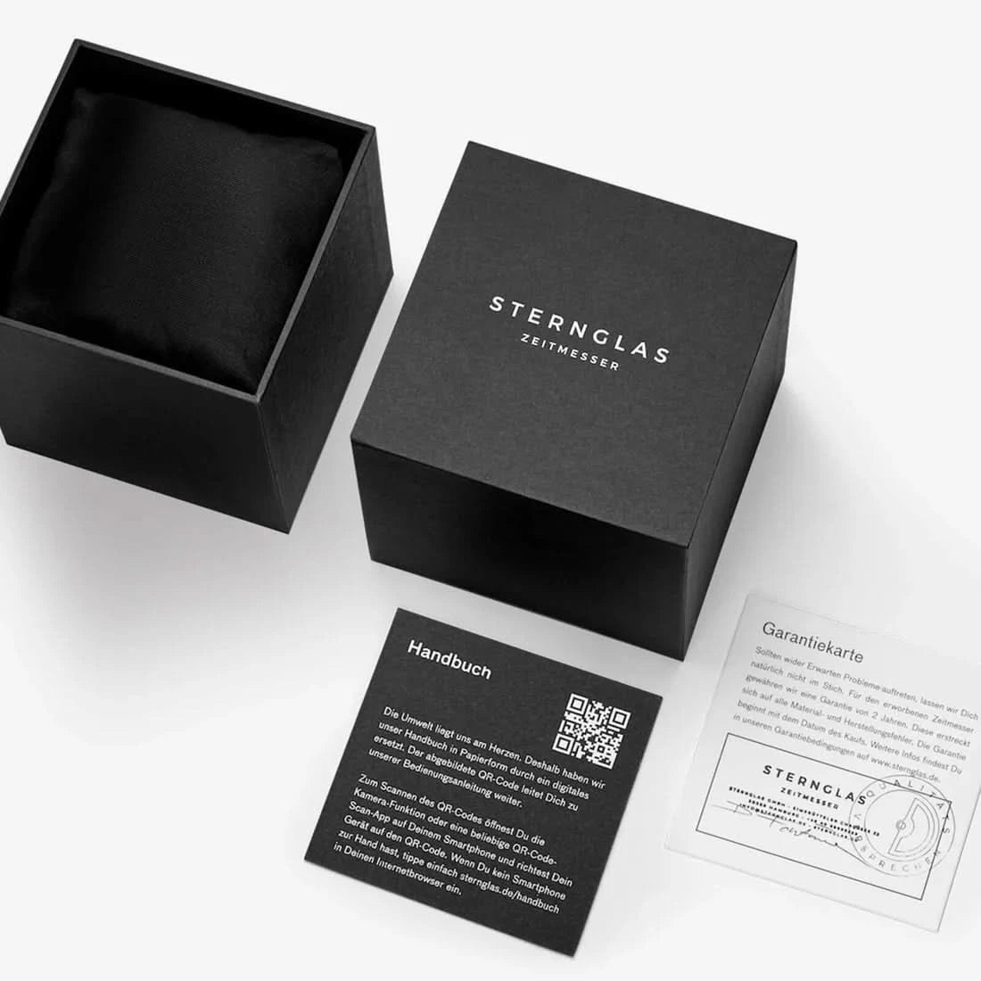 Klockset med svart presentförpackning, manual och garantikort