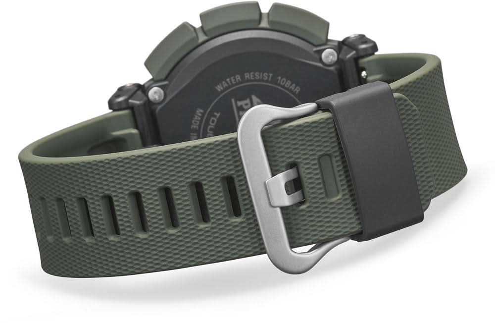 Herrklocka med dornspänne på mörkgrönt armband och grå boett.