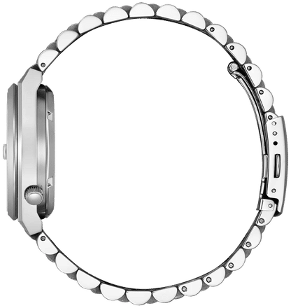 Herrklocka sedd från sidan med silverfärgat metallarmband och tryckknappar på boetten