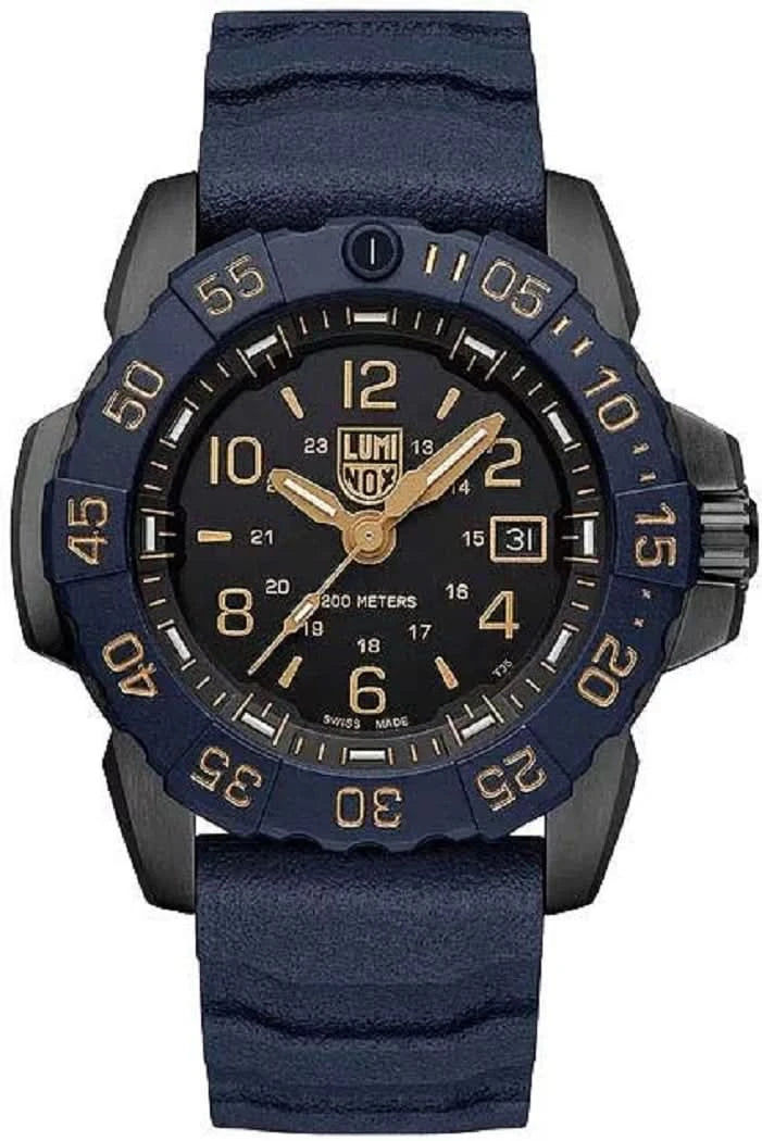 Herrklocka med blått armband i silikon, svart urtavla, självlysande index och datumfönster.