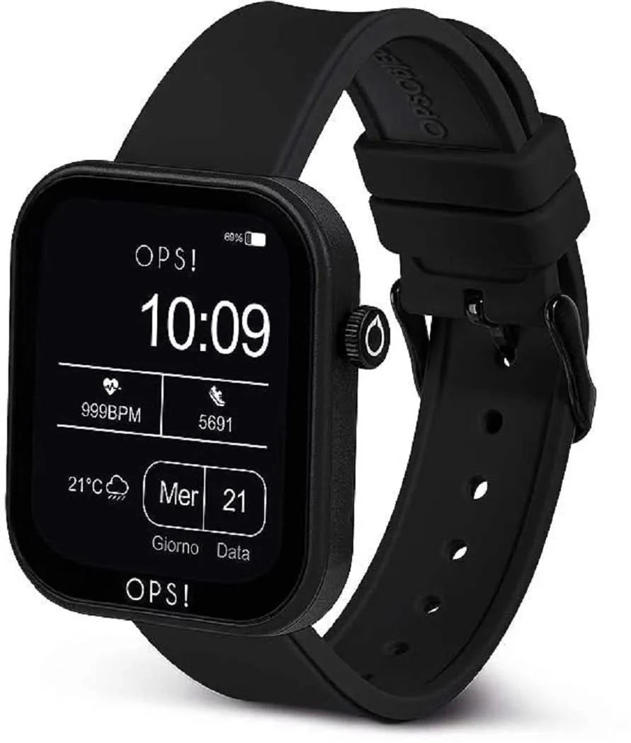 Svart smartklocka med fyrkantig skärm och flerhålssilikonarmband, fram- och sidovy