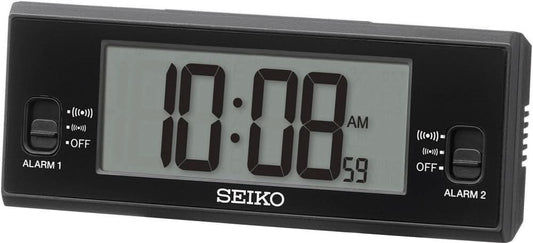Digital väckarklocka med svart hölje, belyst display 10:18 AM och SEIKO-logotyp