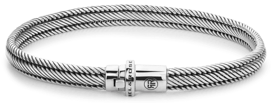 Silverfärgat 6 mm armband med flätad snodd och insticksspänne med logotyp