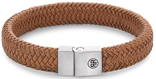 Brunt flätat läderarmband med spänne i rostfritt stål och rund logotypbricka