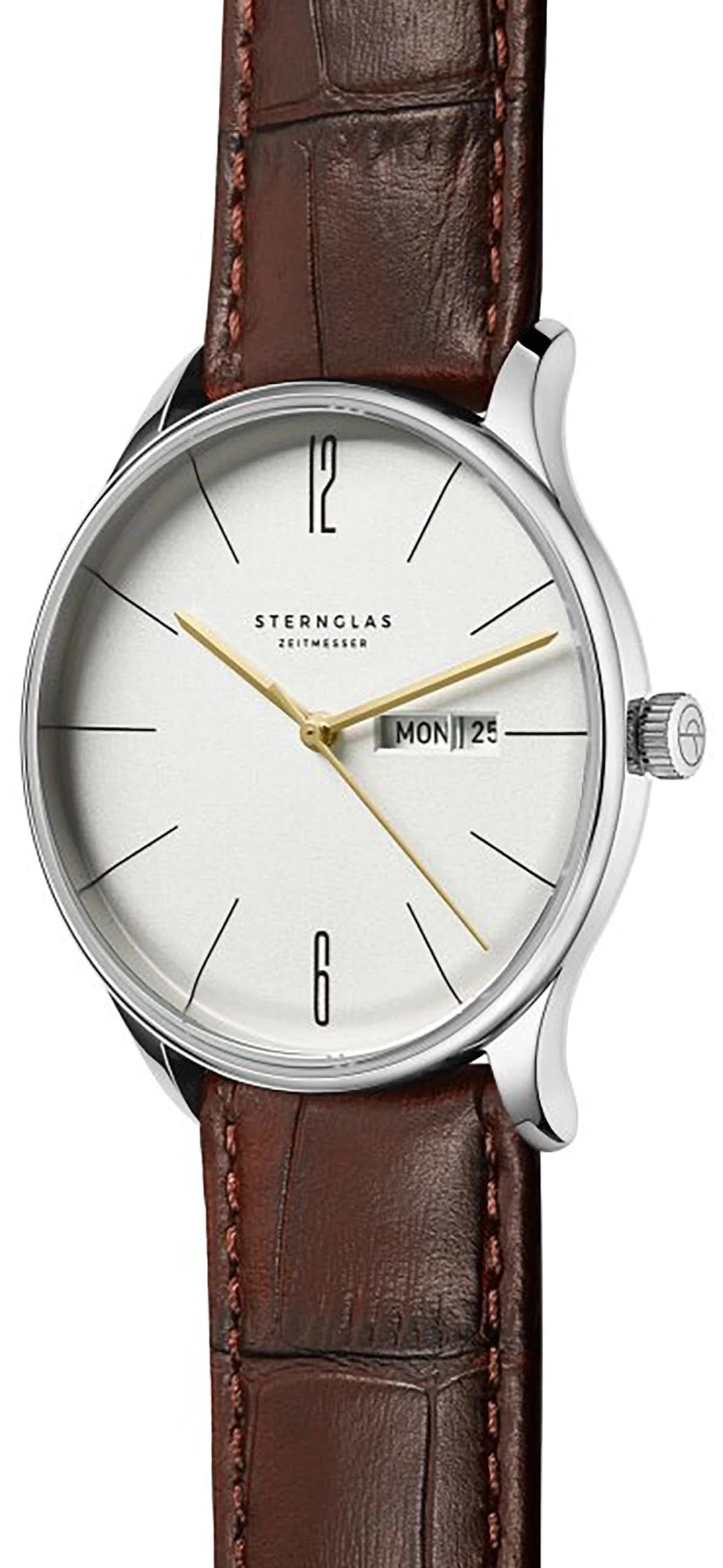 Herrklocka med brunt läderarmband och silverfärgat hölje; vit urtavla, datum