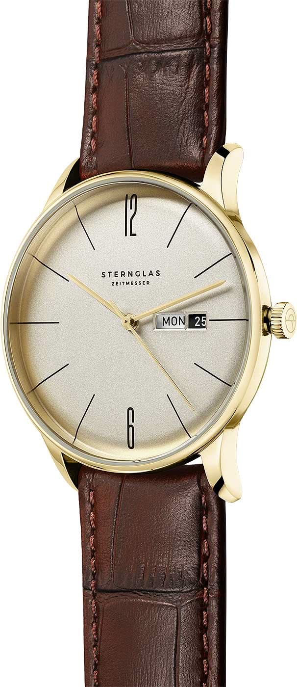 Unisexklocka med beige urtavla, guldfärgad infattning och brunt läderarmband