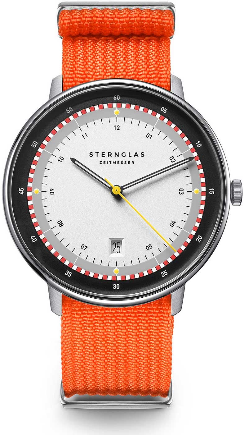 Herrklocka med orange textilarmband, rund vit urtavla och svart infattning